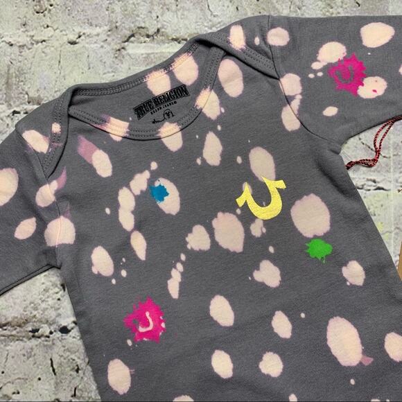 True Religion World Tour Splatter Paint Onesie - Picture 2 of 7